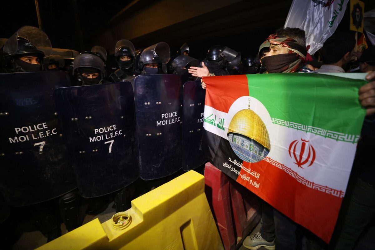 Ιράκ: Απόπειρα εισβολής διαδηλωτών στο συγκρότημα της πρεσβείας των ΗΠΑ στη Βαγδάτη