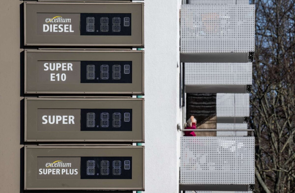 Bloomberg: Η Σαουδική Αραβία προσφέρει πετρέλαιο στη spot αγορά, καθώς ο πόλεμος διαταράσσει τις συμβατικές ροές