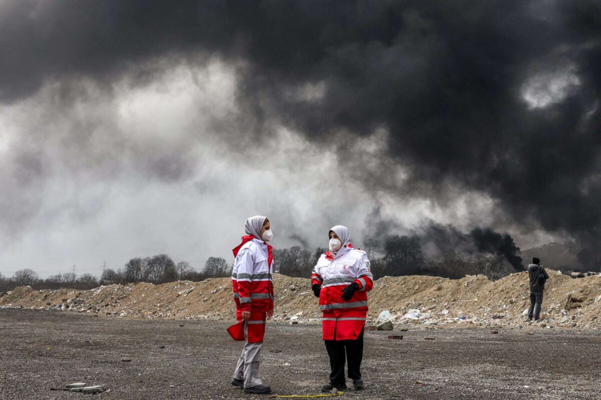 «Μαύρη βροχή» στο Ιράν: Οι κίνδυνοι για την υγεία και οι συστάσεις του ΠΟΥ