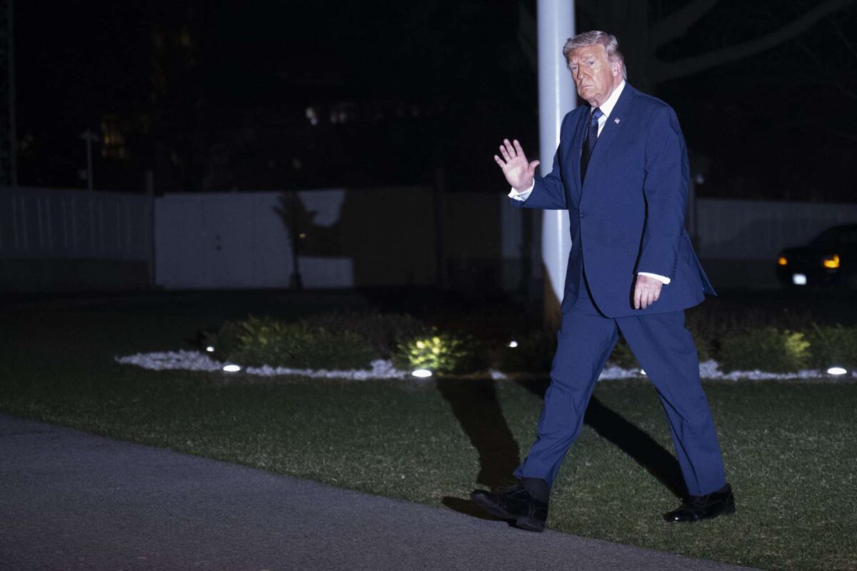 Tραμπ: Δεν είμαι έτοιμος για συμφωνία – Πιθανό νέο πλήγμα στο νησί Χαργκ