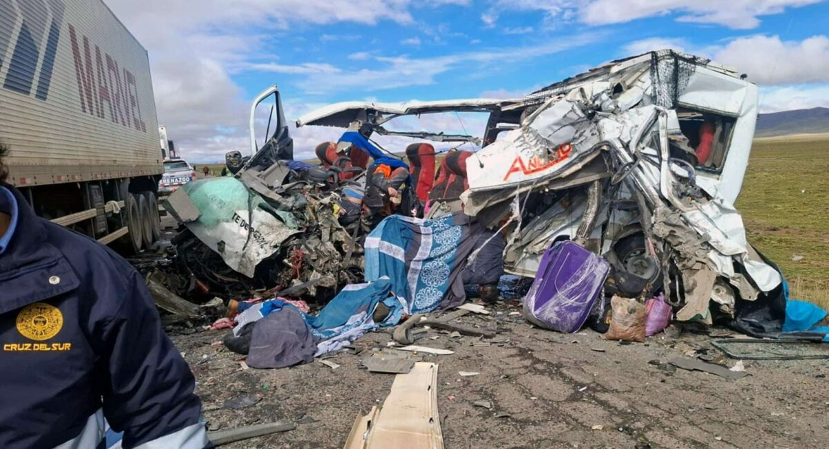 Περού: Σύγκρουση μίνι βαν με φορτηγό – Τουλάχιστον 13 νεκροί και πέντε τραυματίες