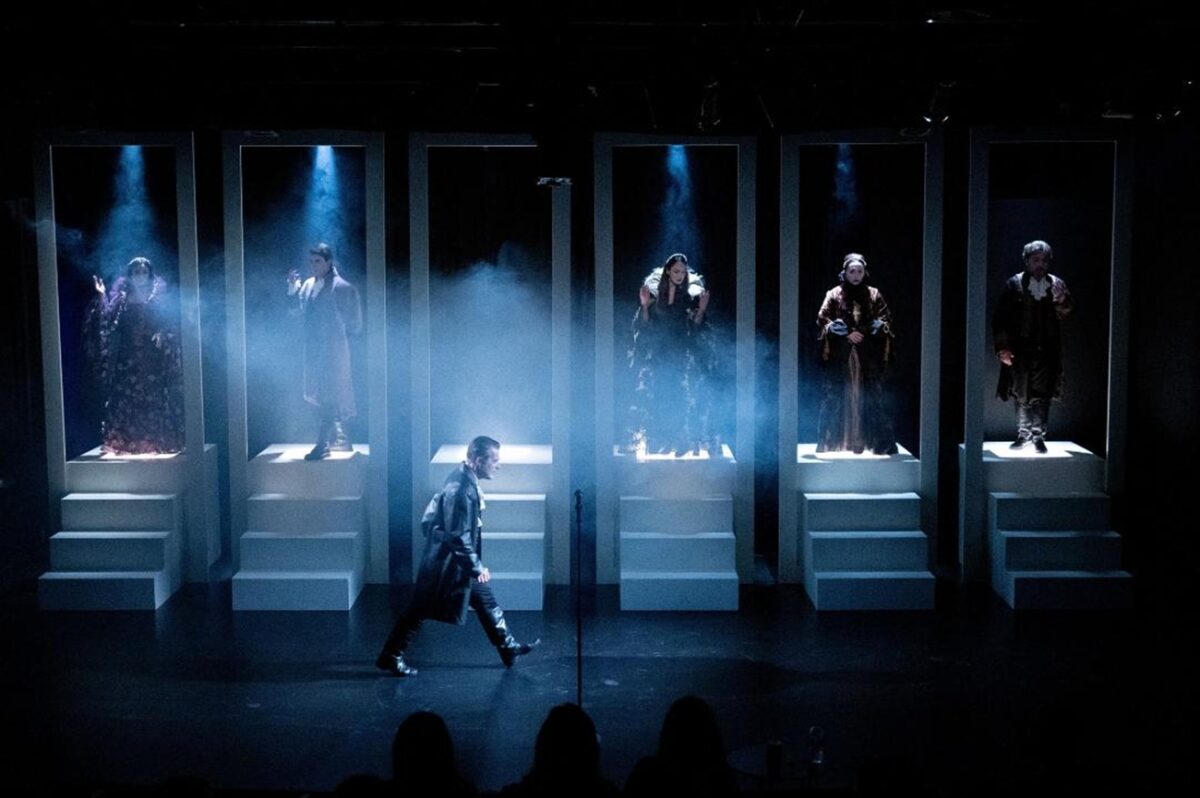 «Ο Μισάνθρωπος» του Μολιέρου στο Θέατρο Φιλίπ – Πρώτη ματιά στη νέα παράσταση της Ιόλης Ανδρεάδη