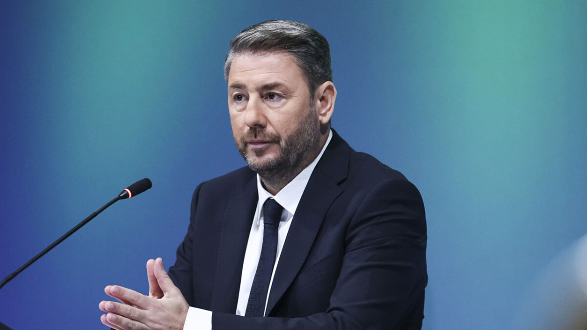 Ο Νίκος ξηλώνει το ΠΑΣΟΚ