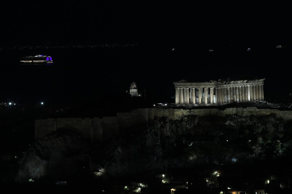 Έσβησαν τα φώτα της Ακρόπολης και του Κοινοβουλίου για την «Ώρα της Γης»