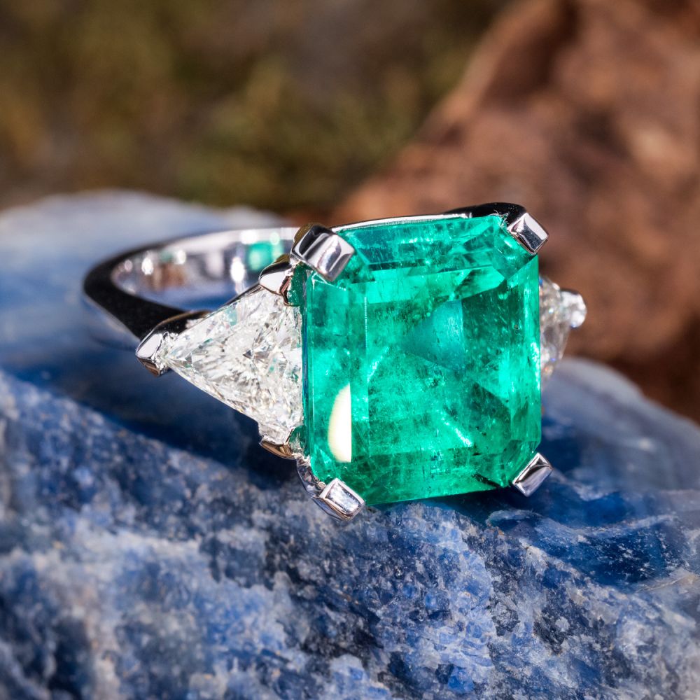 Green is gold: Το σπάνιο σμαράγδι που παίζει σε εξαψήφια και βάζει στο παιχνίδι τους συλλέκτες