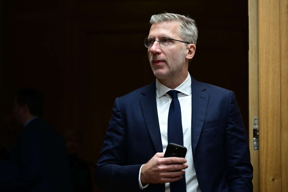 Σκέρτσος: Κανένα παιδί χωρίς προστασία – Αυστηροί κανόνες και αποτελεσματικοί έλεγχοι για αλκοόλ και καπνικά