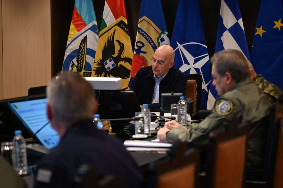 ΥΠΕΘΑ: Έκτακτη σύσκεψη υπό τον Νίκο Δένδια για τις ραγδαίες εξελίξεις στη Μέση Ανατολή