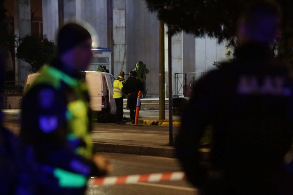 Στη φυλακή ο 48χρονος για το περιστατικό με τις χειροβομβίδες έξω από την ΓΑΔΑ