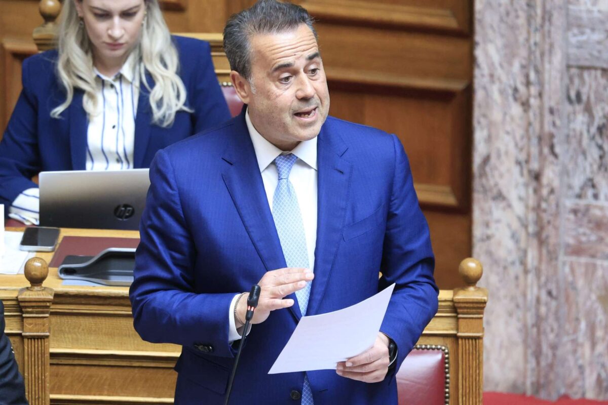 Παπασταύρου: Μην βλέπουμε σκιές εκεί όπου υπάρχει φως – Δεν μπορούν να εκχωρηθούν έτσι τα κυριαρχικά δικαιώματα