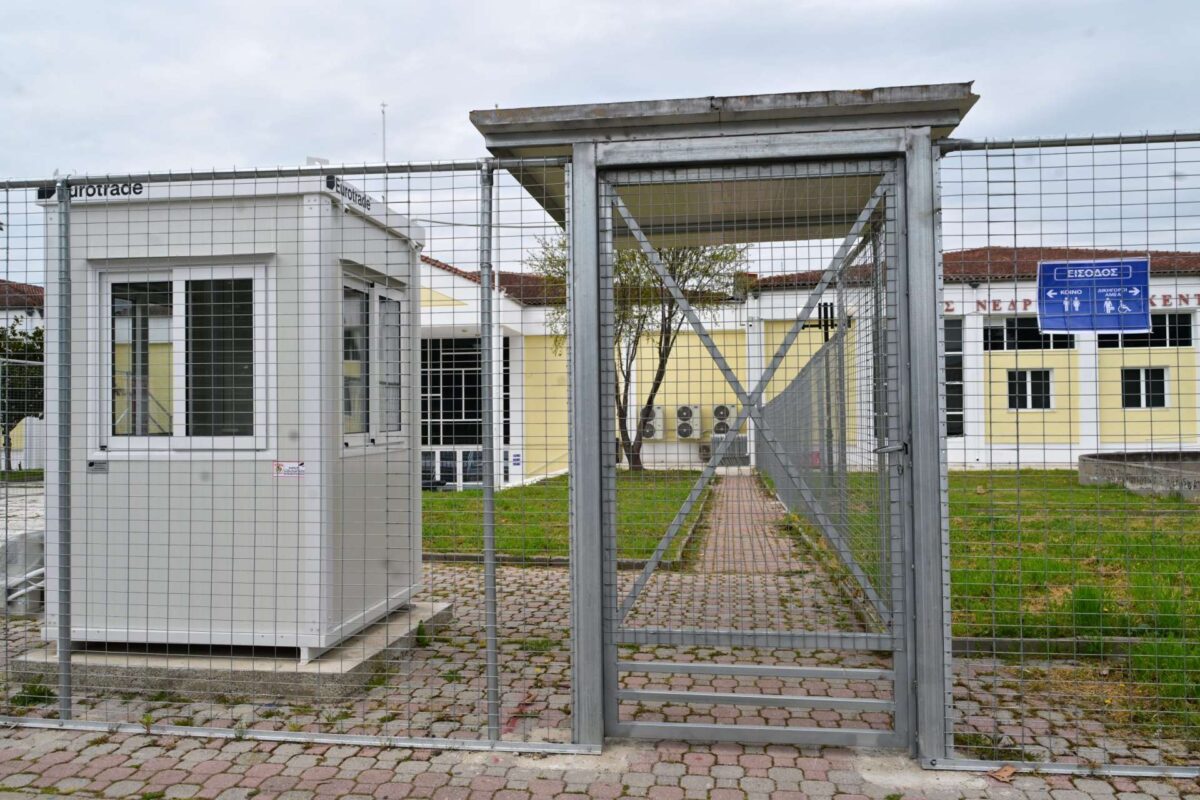 Αρχίζει η δίκη των Τεμπών – Αυστηρή φρούρηση στην ειδικά διαμορφωμένη αίθουσα στη Λάρισα