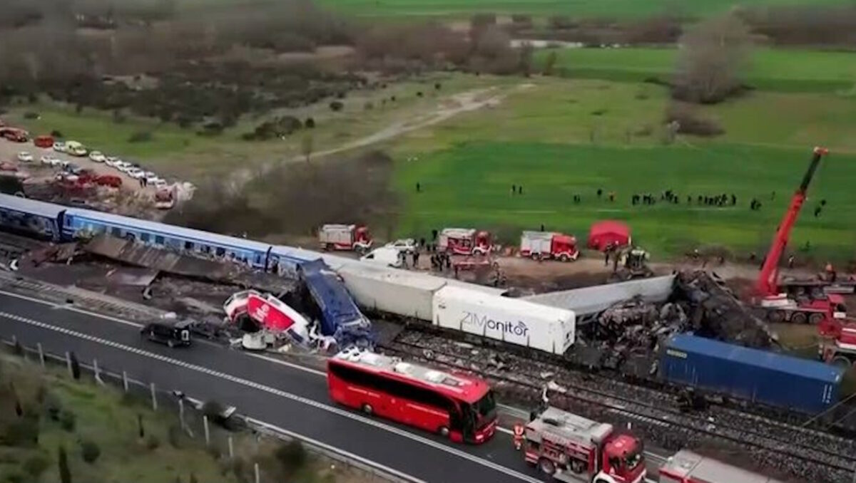 Τέμπη: Ξεκινά σήμερα η ιστορική δίκη της πολύνεκρης σιδηροδρομικής τραγωδίας – 36 κατηγορούμενοι απέναντι στους συγγενείς των 57 θυμάτων