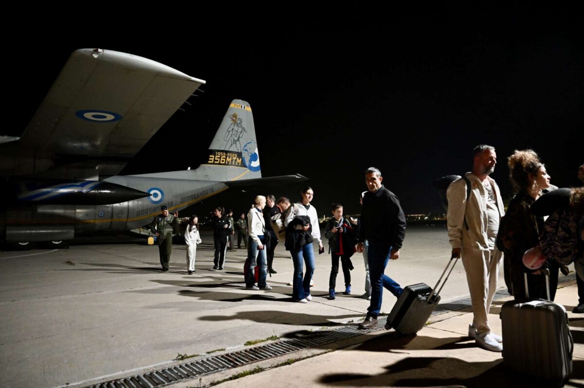 Συνεχίζεται ο επαναπατρισμός Ελλήνων από τη Μέση Ανατολή