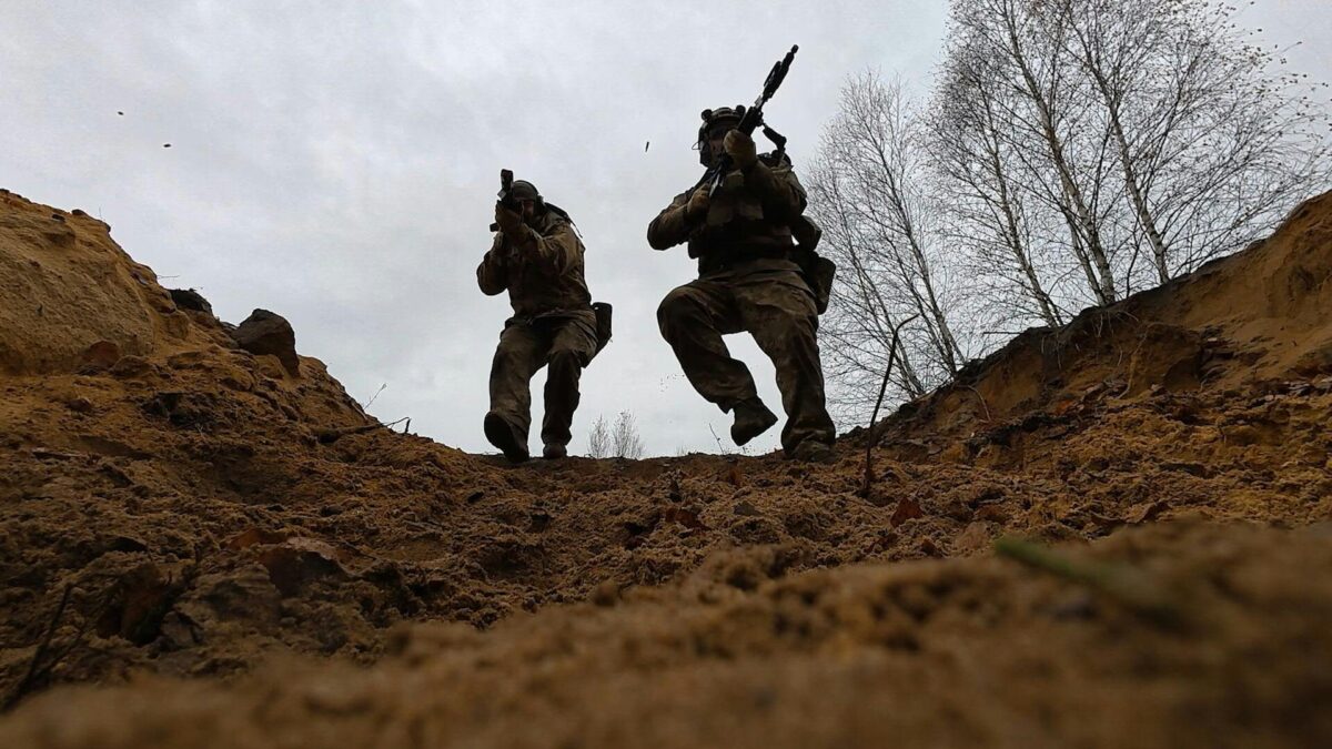 WSJ: Ο Τραμπ εξετάζει την αποστολή άλλων 10.000 μελών χερσαίων δυνάμεων στη Μ. Ανατολή