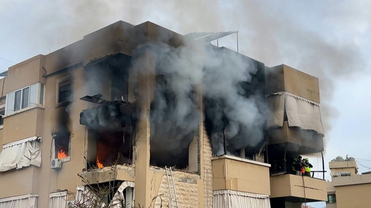 Λίβανος: «Αυτό που έκαναν είναι σφαγή» – Τέσσερις νεκροί από ισραηλινό βομβαρδισμό πολυκατοικίας στα περίχωρα της Σιδώνας