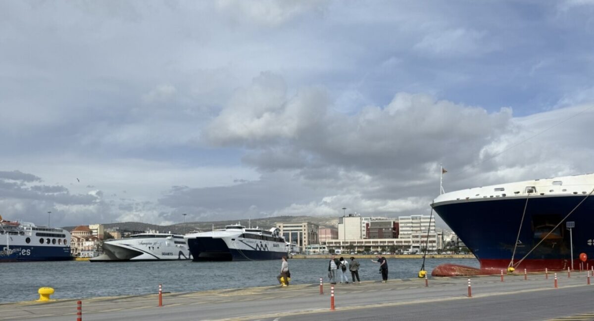 Αυξήσεις – «φωτιά» σε αεροπορικά και ακτοπλοϊκά εισιτήρια λόγω του πολέμου στη Μέση Ανατολή