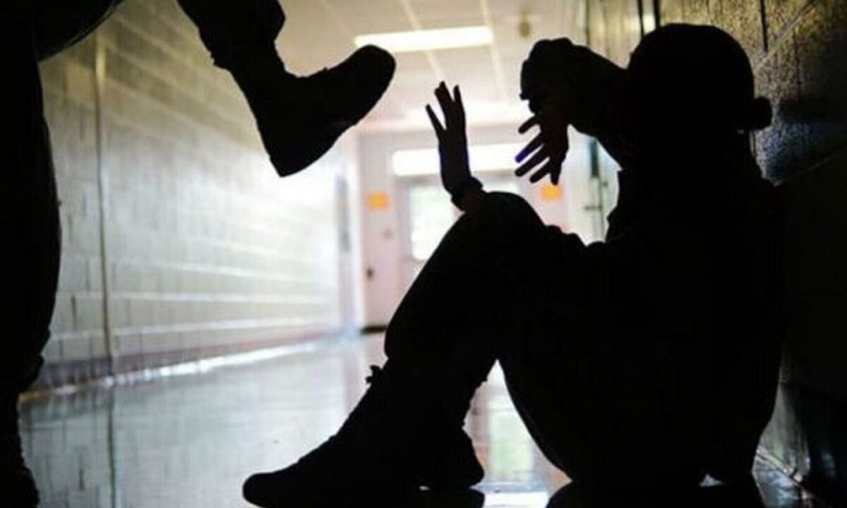 Βία ανηλίκων: Η συνεργασία θεσμών, εκπαιδευτικών και γονέων, το «κλειδί» για την πρόληψη