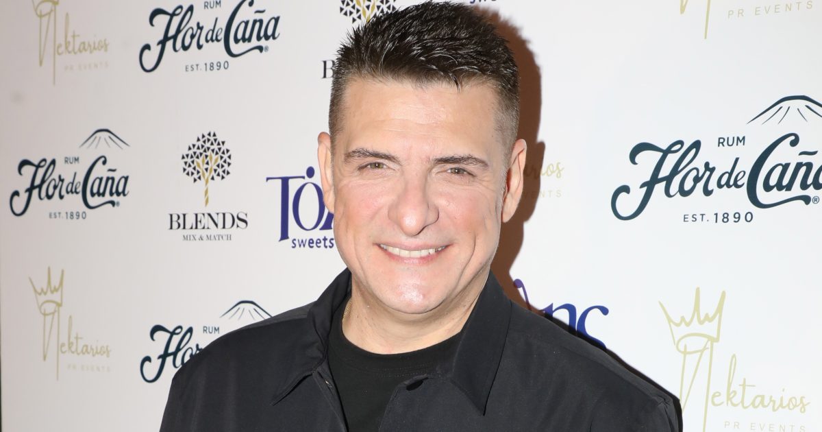 Χρίστος Αντωνιάδης: «Έχω τραγουδήσει τραγούδια που δεν μου άρεσαν καθόλου, τα πίστευε πολύ η εταιρεία»