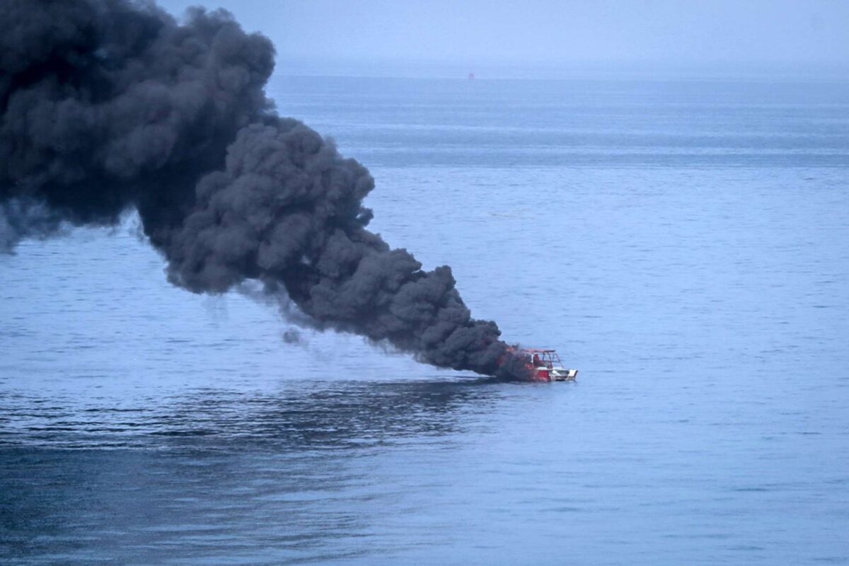 Επίθεση σε φορτηγό πλοίο με σημαία Μάλτας στα Στενά του Ορμούζ – Φωτιά στο μηχανοστάσιο, αποχώρησε το πλήρωμα