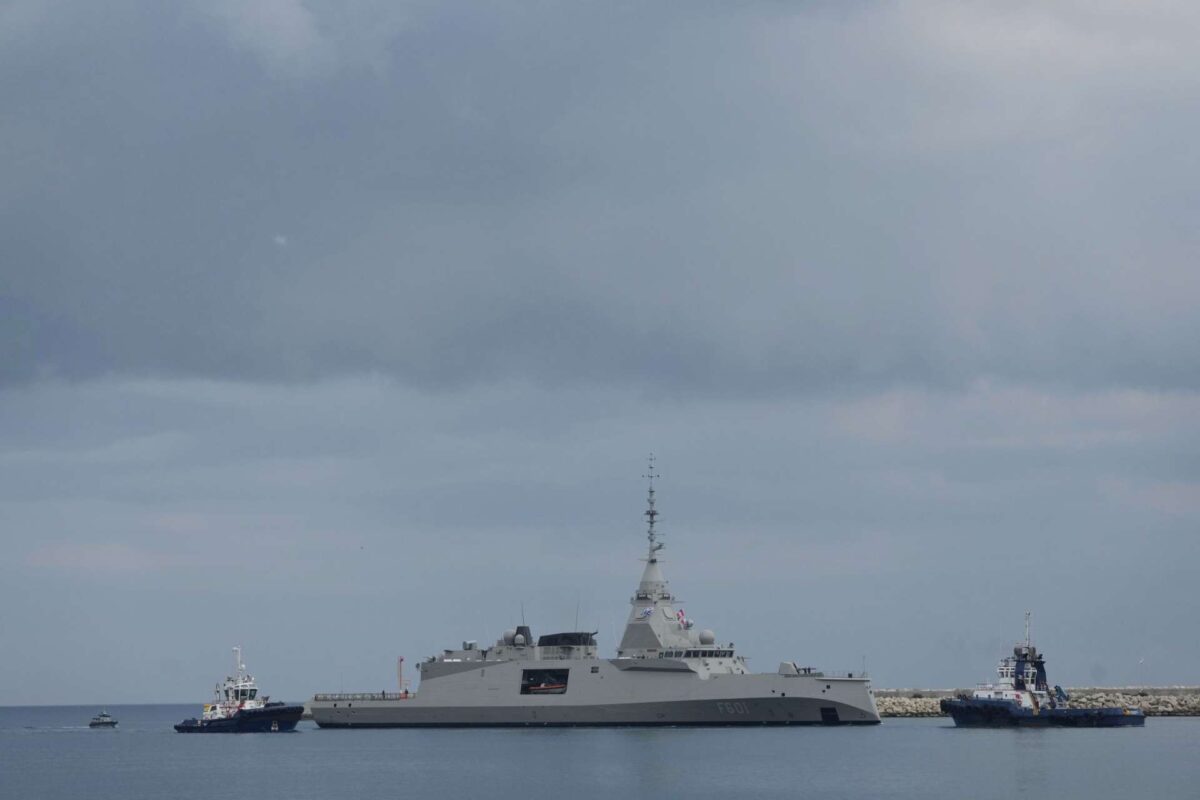 Ευρωπαϊκή ασπίδα στην Κύπρο: Αιχμή του δόρατος οι ελληνικές Ένοπλες Δυνάμεις – Οι φρεγάτες «Κίμων» και «Ψαρά» στο λιμάνι της Λεμεσού