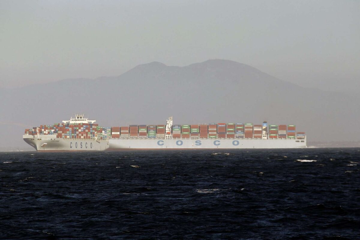 Η Cosco δίνει εντολή στα πλοία της που μεταβαίνουν στον Κόλπο να πάνε σε «ασφαλή ύδατα»