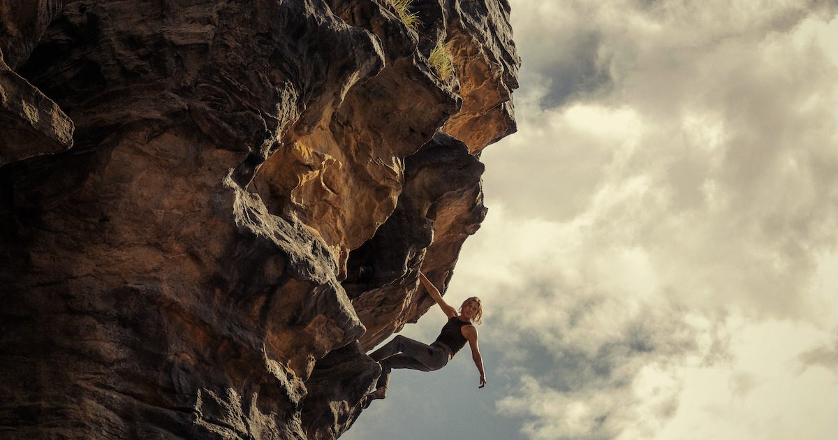 Το Netflix κυκλοφόρησε το πρώτο teaser του Apex με τη Charlize Theron σε ένα παιχνίδι επιβίωσης