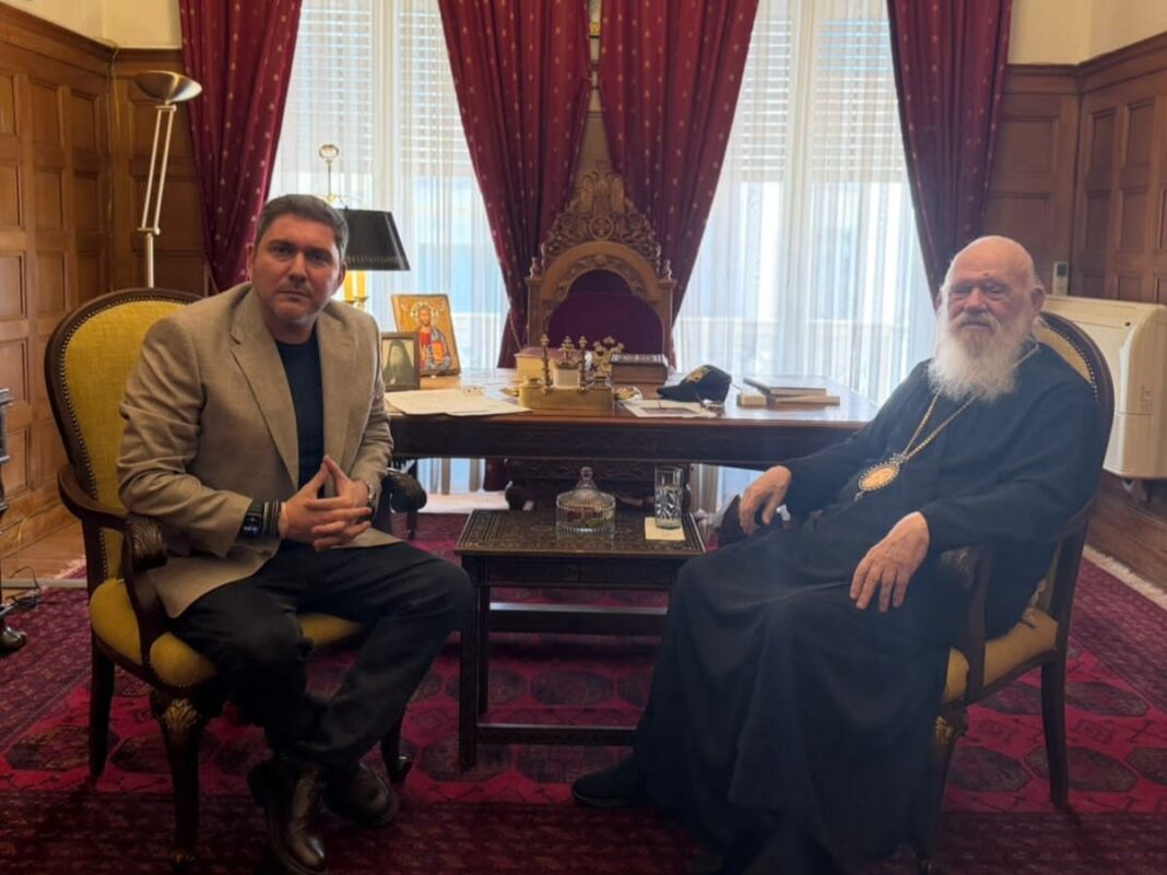 Βάλλης-Ιερώνυμος: Μία συνάντηση με επίκεντρο την κοινωνική αλληλεγγύη – Η προσφορά στις άπορες οικογένειες και το μήνυμα του Αρχιεπισκόπου