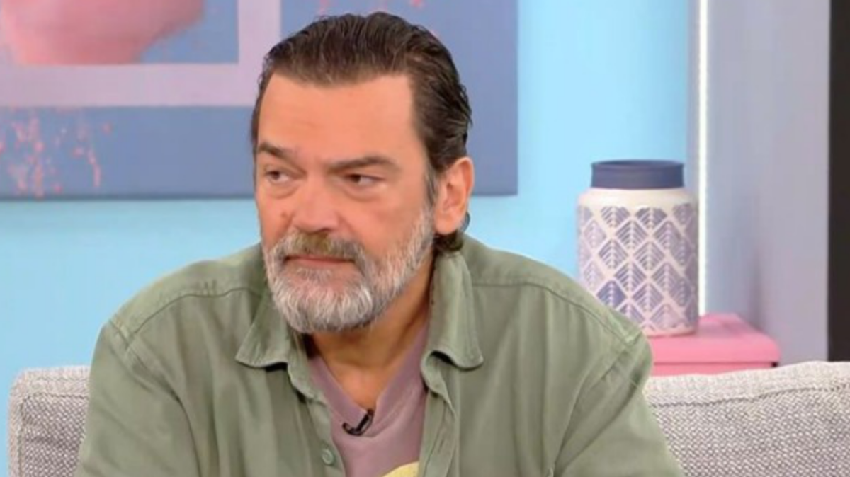 Κωνσταντίνος Καζάκος: «Ο πατέρας μου έφαγε πολύ πόλεμο όταν ξαναπαντρεύτηκε»