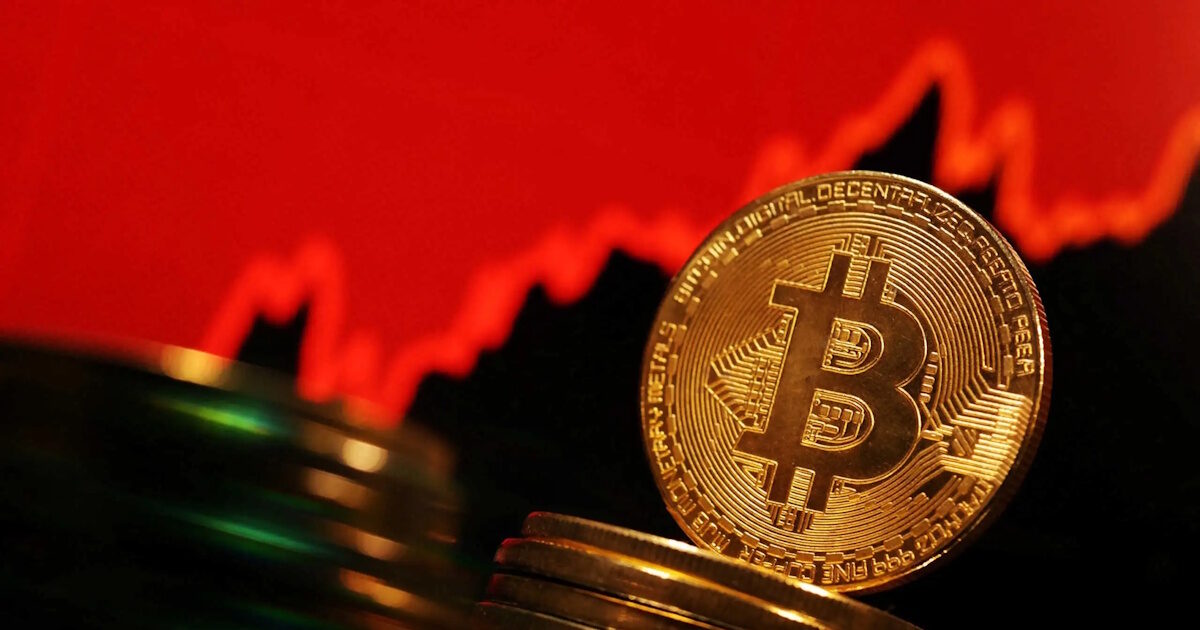 Το Bitcoin υποχωρεί κάτω από τα 69.000 δολάρια και δίνει μήνυμα για το άνοιγμα των παραδοσιακών αγορών