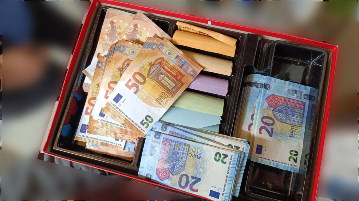 Κατερίνη: Πώς εντοπίστηκε ο 16χρονος παραχαράκτης που ανέβαζε βίντεο κάνοντας αναλήψεις από ATM με κάρτες – κλώνους