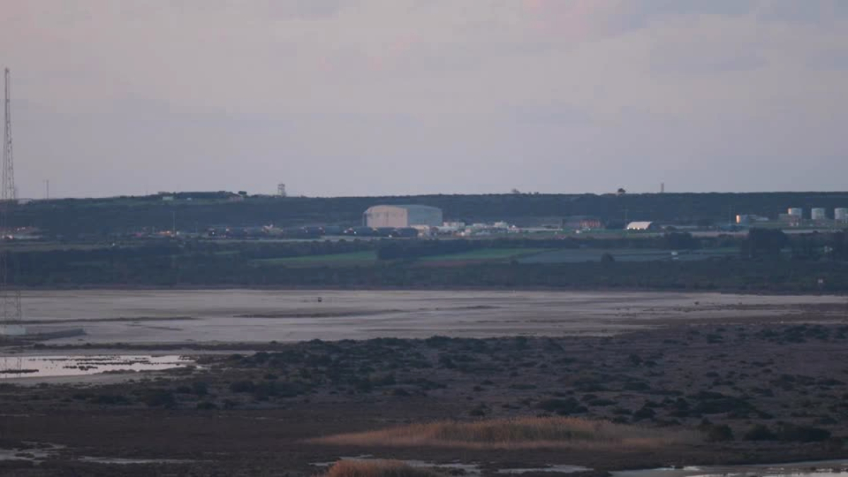 Κύπρος: Παρατείνεται η εκκένωση στο Ακρωτήρι, κλειστά τα σχολεία στην περιοχή – Σύσταση στους πολίτες να φτιάξουν προληπτικά σακίδιο έκτακτης ανάγκης