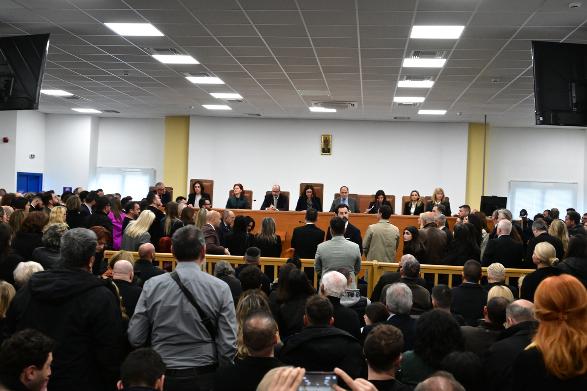 Δίκη Τέμπη: Διεκόπη για την 1η Απριλίου  – Θύελλα αντιδράσεων για τις συνθήκες συνωστισμού