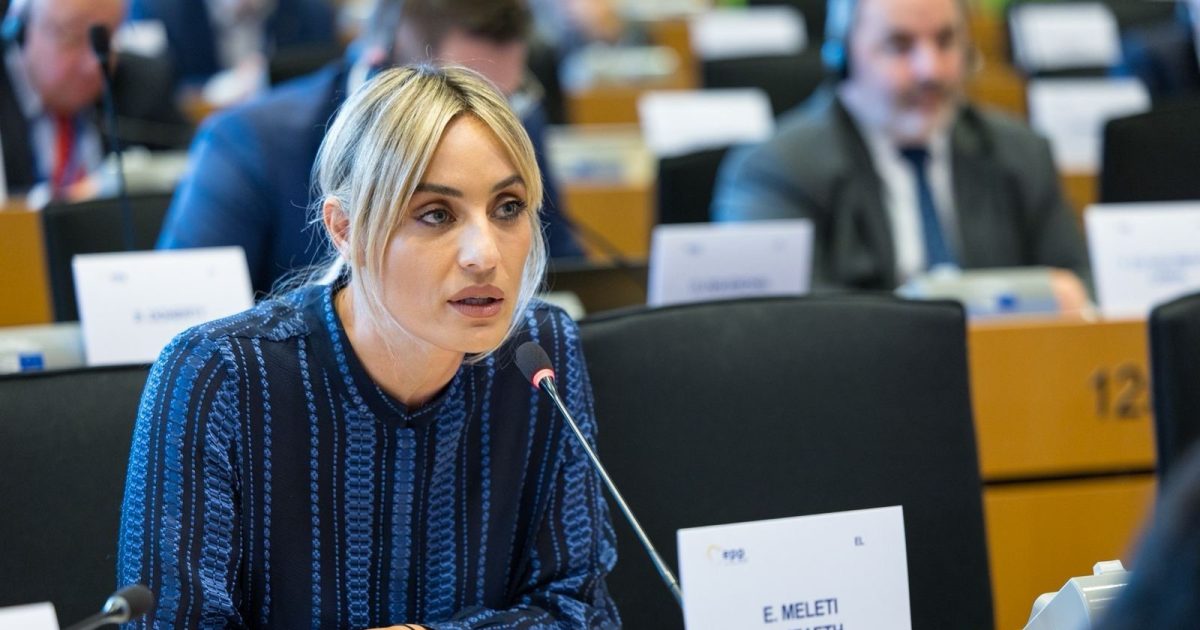 Ελεονώρα Μελέτη: «Με ρωτάνε ακόμα αν με βοηθάει ο άντρας μου με το παιδί – Δε με βοηθάει, είναι ο μπαμπάς του»