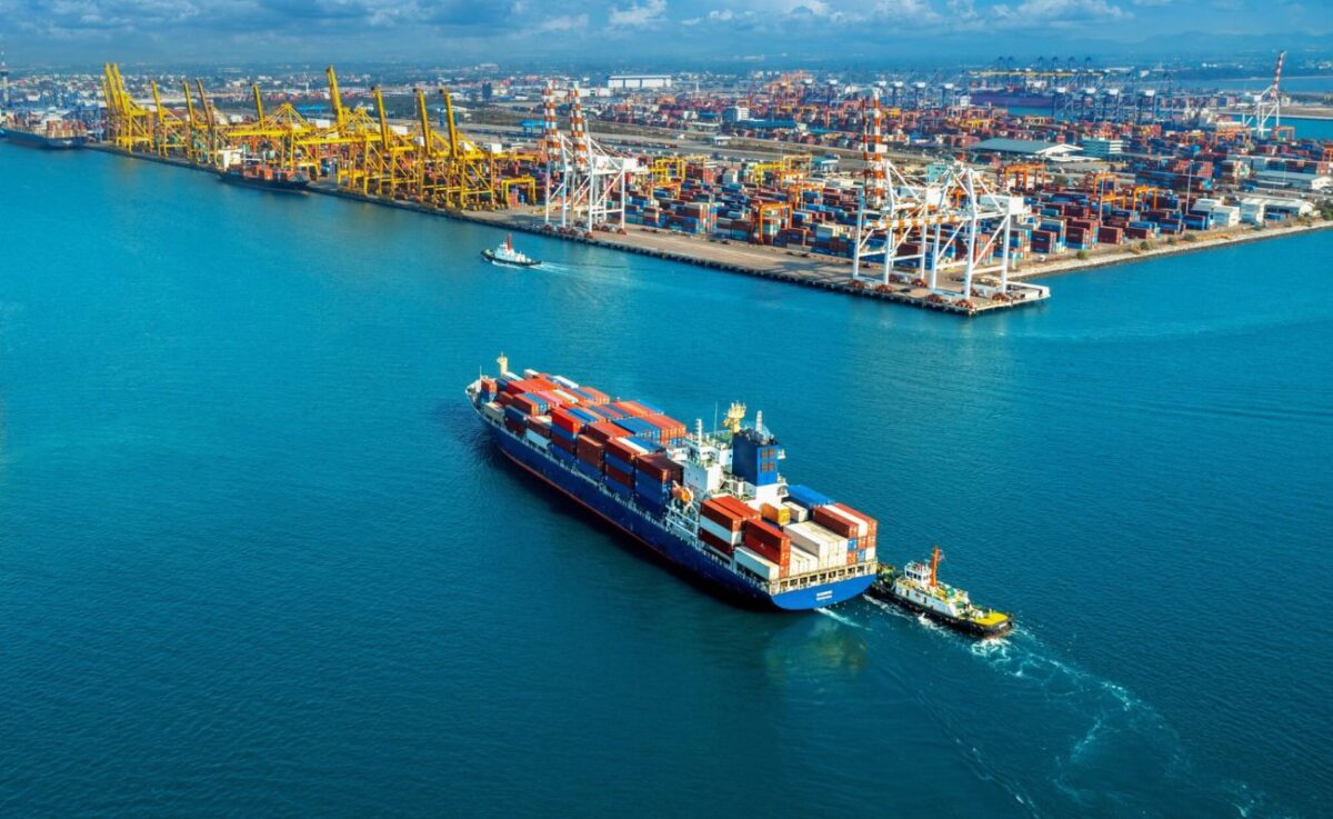 Εγκαταλείπουν το Ντουμπάι ναυτιλιακές και άλλες διεθνείς εταιρείες