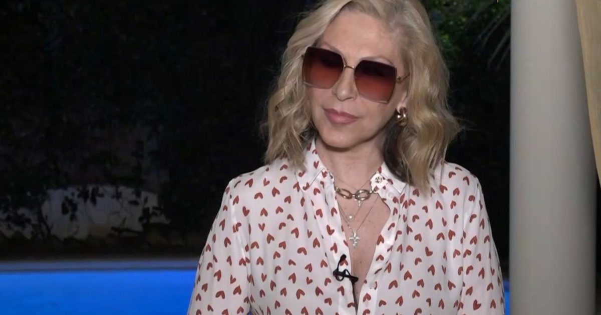 Έφη Σαρρή: «Στη ζωή μου δεχόμουν πισώπλατα μαχαιρώματα μόνο από άνδρες»