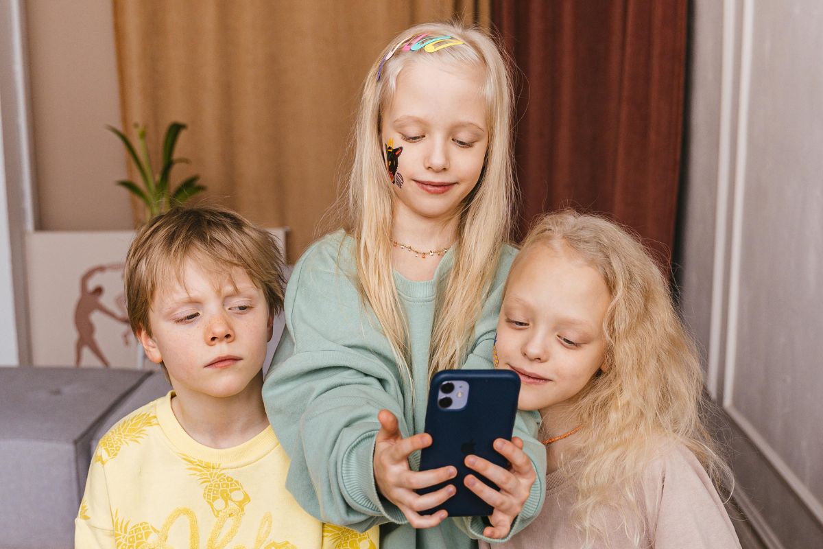 Βρετανία: Καμία οθόνη σε παιδιά έως δύο ετών – Μία μόνο ώρα έως τα πέντε