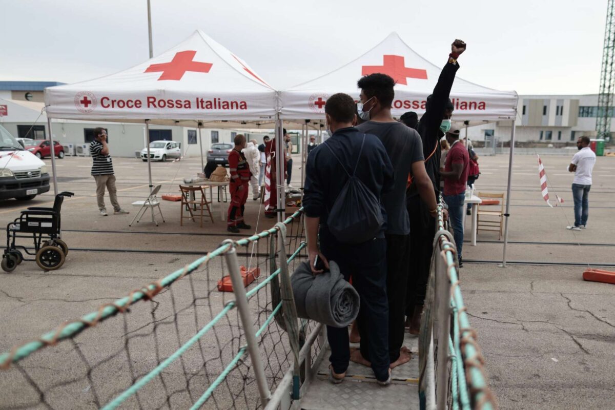 Οδηγός του Ερυθρού Σταυρού κατηγορείται για τη δολοφονία ηλικιωμένων με σύριγγες που περιείχαν αέρα