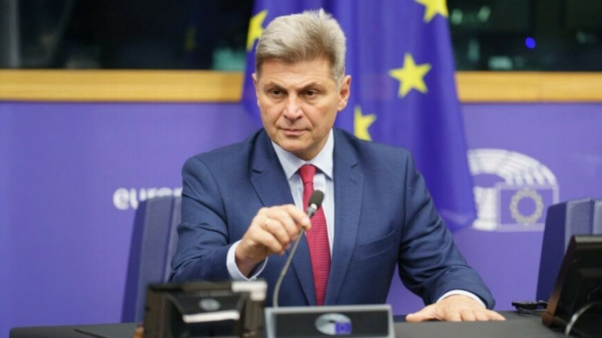 Λίγο πριν την πόρτα του ΠΑΣΟΚ