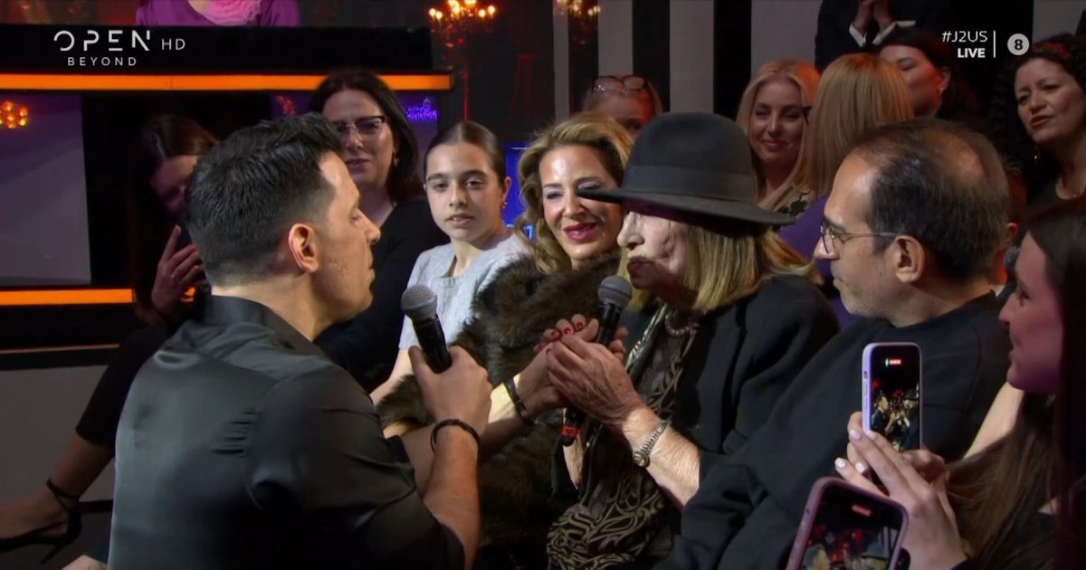 Θοδωρής Φέρρης – Η συγκινητική στιγμή που τραγουδάει μαζί με τη μητέρα του: «Ωραία που τα λες, μα έλα που σε ξέρω»