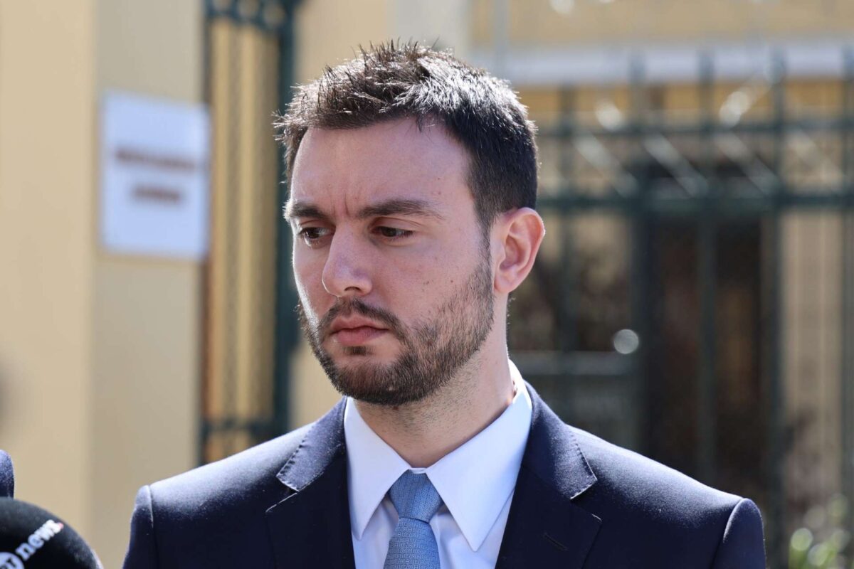 Φυλάκιση 4 ετών με αναστολή στον Κωνσταντίνο Φλώρο – Κρίθηκε ένοχος για την επίθεση σε βάρος του βουλευτή της Ελληνικής Λύσης Β. Γραμμένου