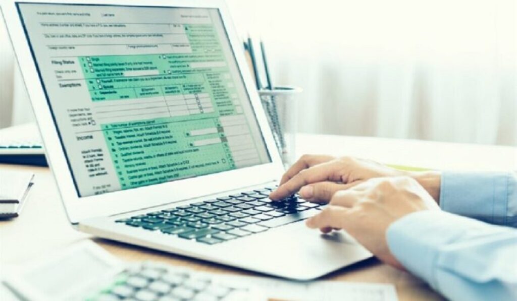 Ξεκινά η υποβολή φορολογικών δηλώσεων – Μειώσεις τεκμηρίων και νέοι κωδικοί στο Ε1