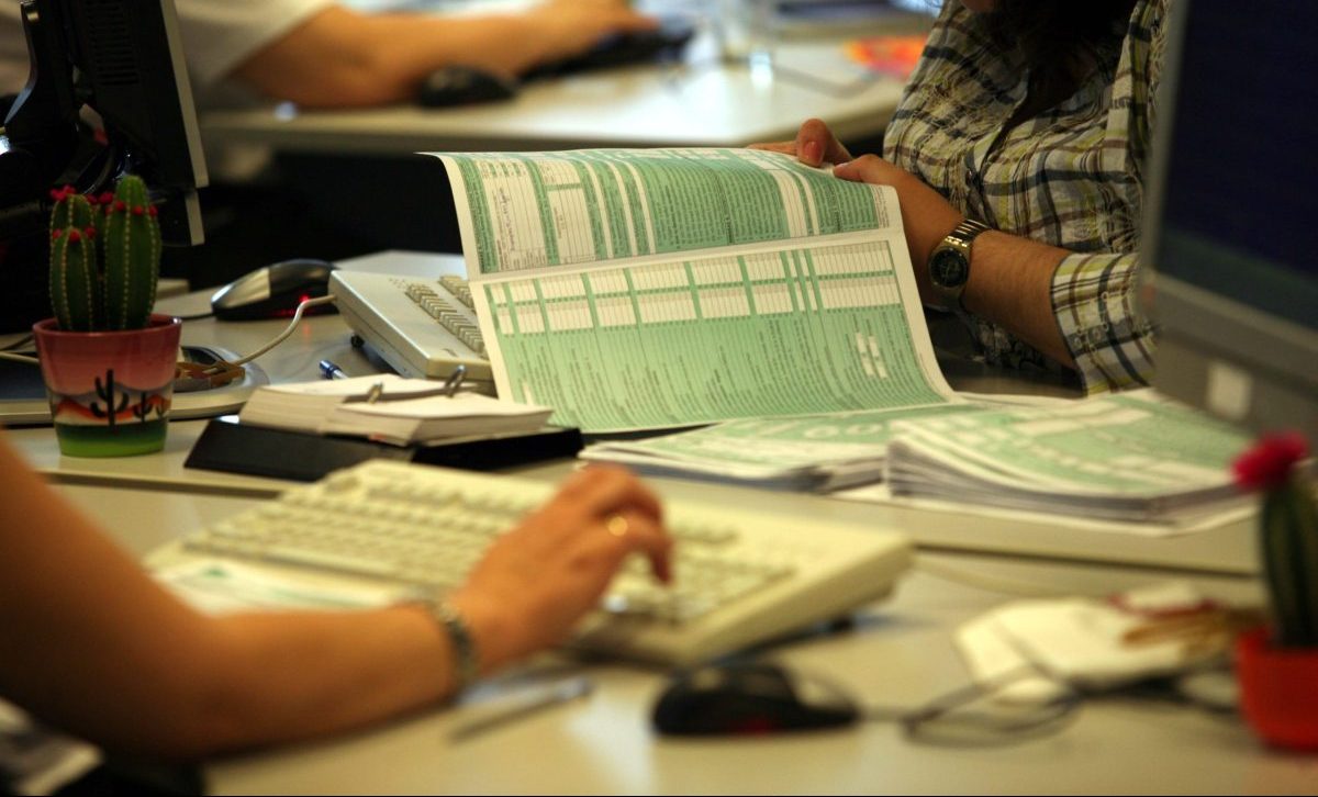 Φορολογικές δηλώσεις 2026: Στις 16 Μαρτίου ξεκινά η υποβολή – Ο πλήρης οδηγός για τις προθεσμίες, τις εκπτώσεις και τις αλλαγές