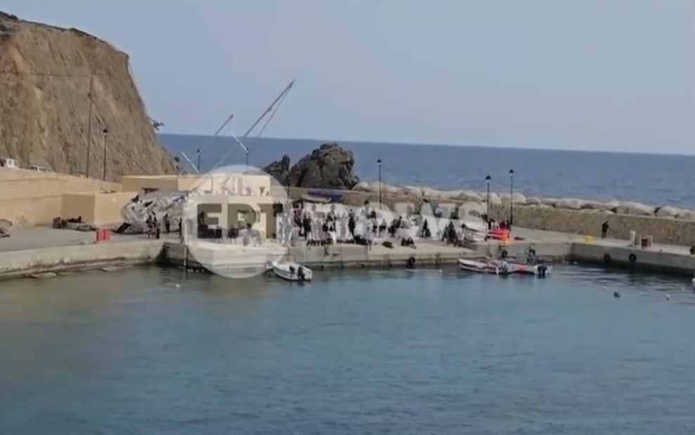 Γαύδος: Στο λιμάνι παραμένουν οι 310 μετανάστες