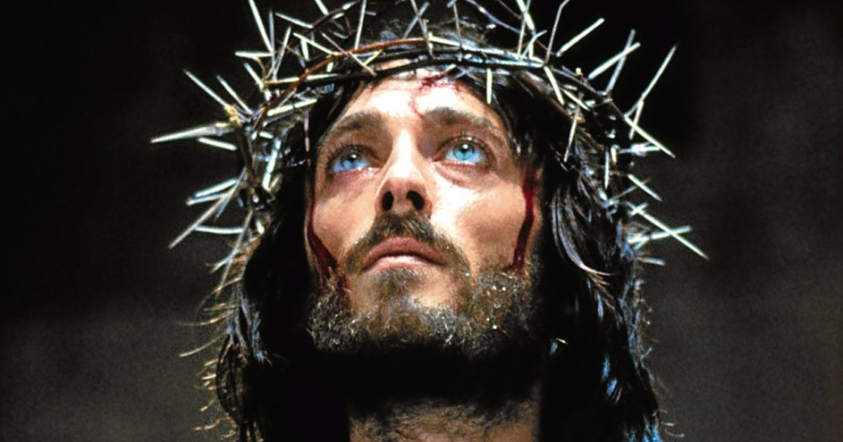 Robert Powell: Σπάνια εμφάνιση του τηλεοπτικού “Ιησού από τη Ναζαρέτ” στα 81 του χρόνια