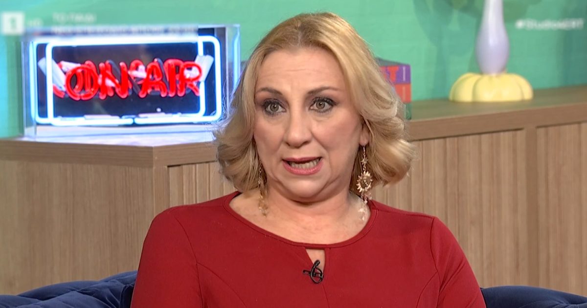 Συγκινεί η Χίλντα Ηλιοπούλου για τον πατέρα της, Ντίνο: «Ακόμα και τώρα με τσιμπάει αυτό, δεν αισθάνομαι πολύ άνετα»