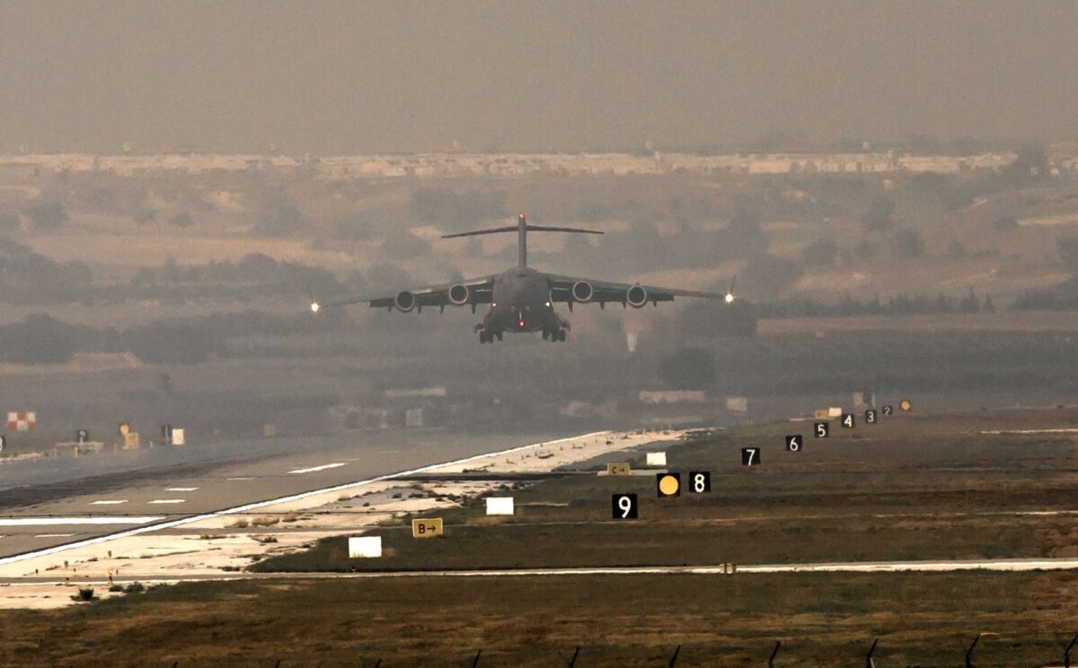 Ιντσιρλίκ: H στιγμή που ηχούν σειρήνες στην αεροπορική βάση που χρησιμοποιεί το NATO – Σηκώθηκαν «στο πόδι» οι κάτοικοι στα Άδανα