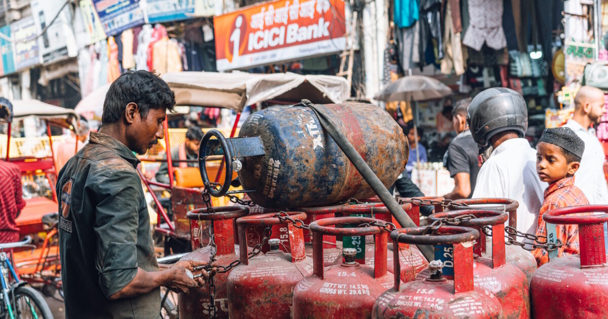Η Ινδία αγόρασε προμήθειες πετρελαίου και υγραερίου μαγειρέματος, λέει η κυβέρνηση για να καθησυχάσει τις φήμες για ελλείψεις