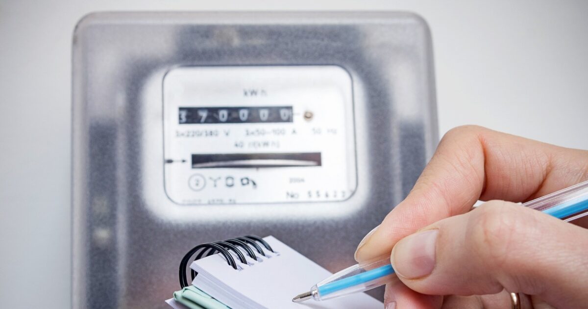 Ηλεκτρικό ρεύμα: Σημαντική πτώση στα πράσινα τιμολόγια το Μάρτιο – Δείτε αναλυτικά τον κατάλογο