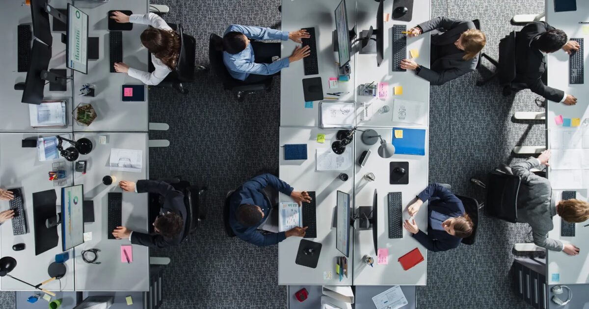 ΕΛΣΤΑΤ: Αύξηση 8,3% στο μισθολογικό κόστος το δ’ τρίμηνο του 2025