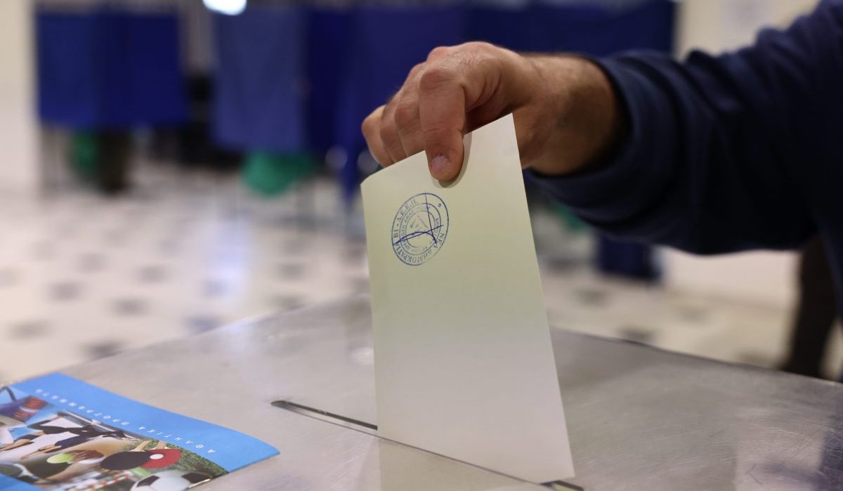 Δημοσκόπηση Pulse: Προβάδισμα της ΝΔ έναντι του ΠΑΣΟΚ, τρίτη η Πλεύση Ελευθερίας