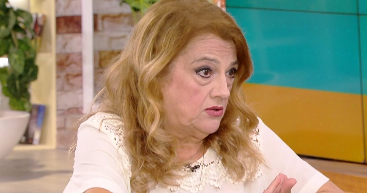 Ελένη Καστάνη: «Στεναχωριέμαι που η κωμωδία απουσιάζει από την τηλεόραση τα τελευταία χρόνια – Μετά τις Άγριες Μέλισσες, έγιναν μόδα οι σειρές εποχής»